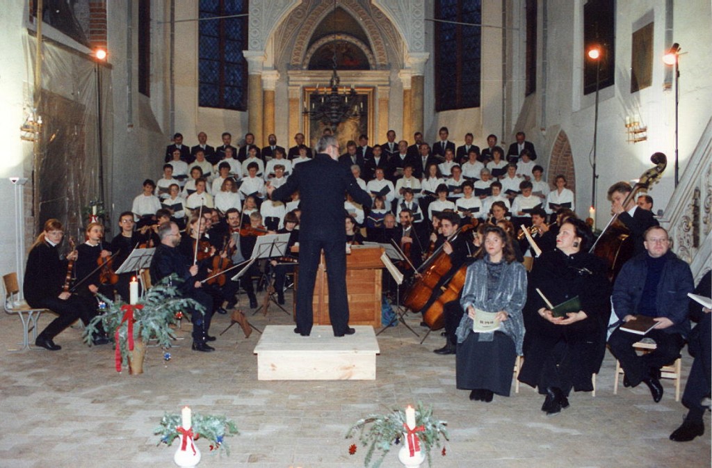Der Havelberger Kantatenchor führt 1992 das Weihnachtsoratorium in der Kirche St. Laurentius auf.