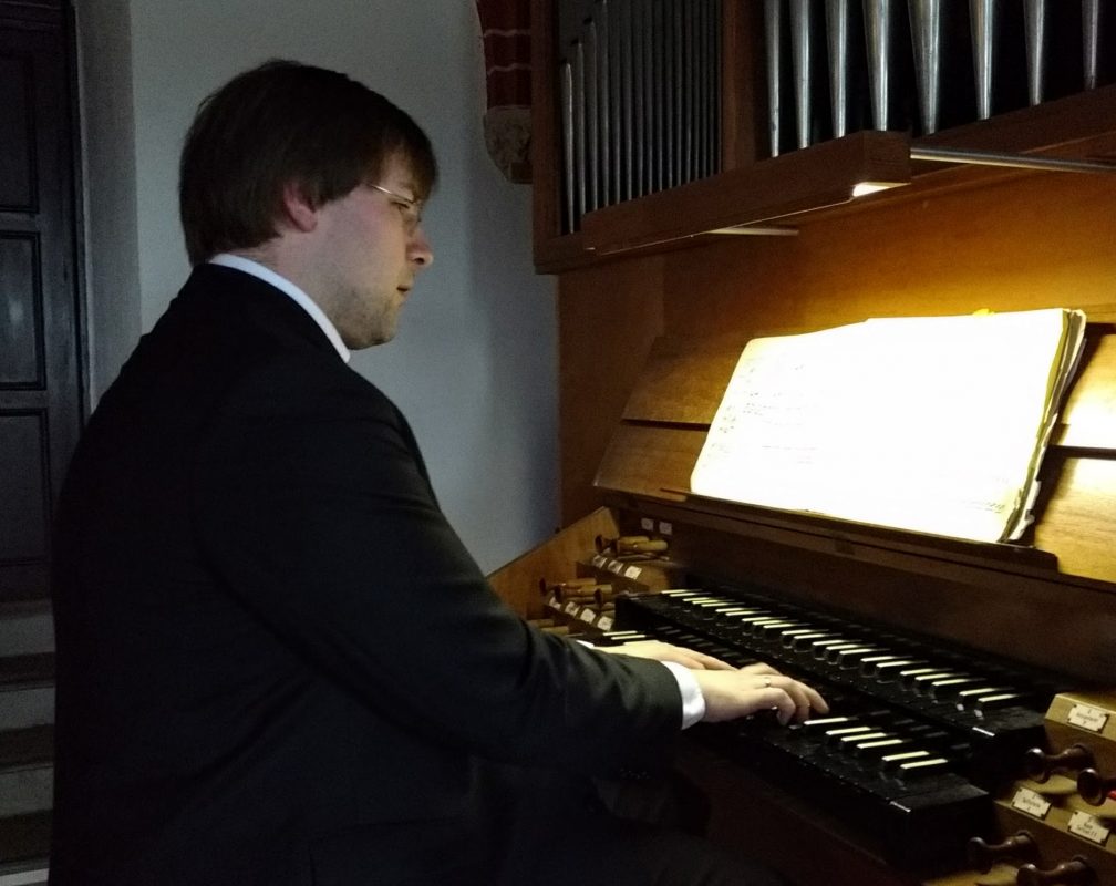 Domkantor Matthias Bensch (Klavier, Harmonium, Orgel)