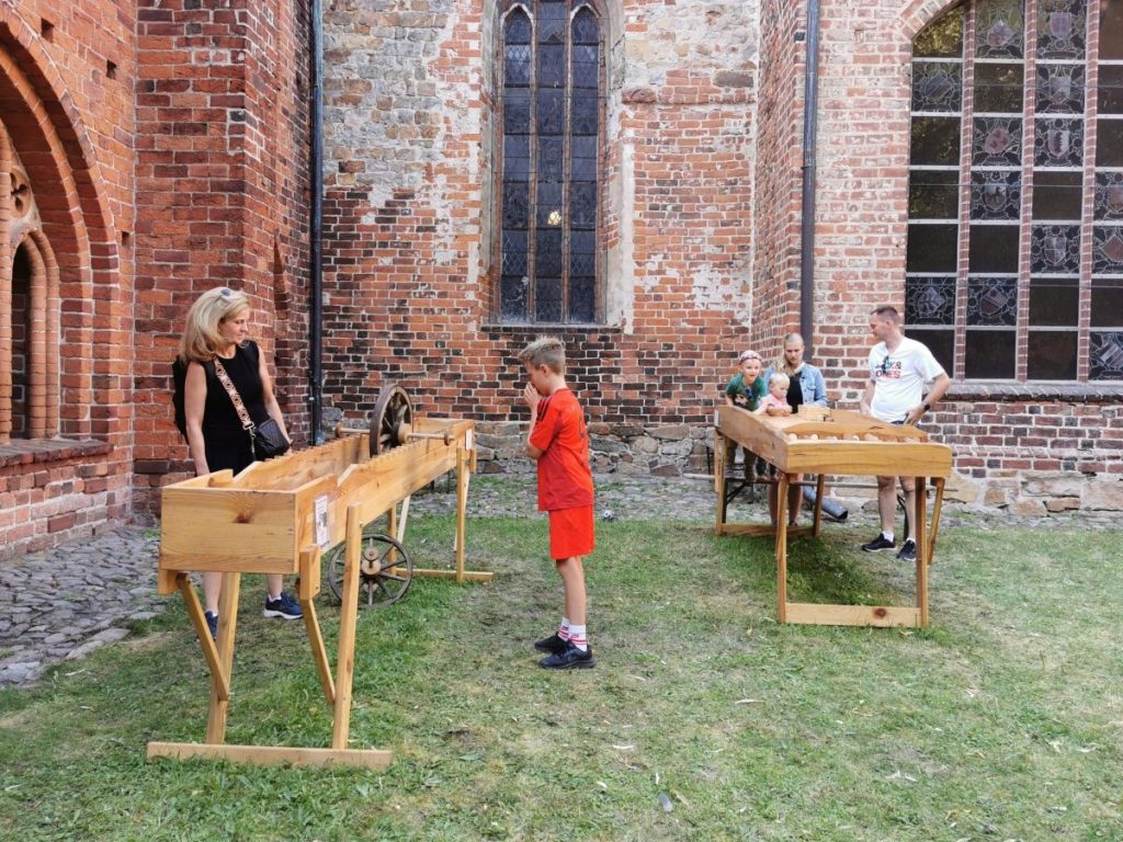 Havelberg Domweihfest 2025: Spiel und Spaß für alle Generationen zum Mitmachen auf dem Klosterhof.