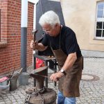 Havelberg Domweihfest 2025: Kurt Kubat, Schlossermeister im Ruhestand, hatte seine Schmiede aufgebaut.