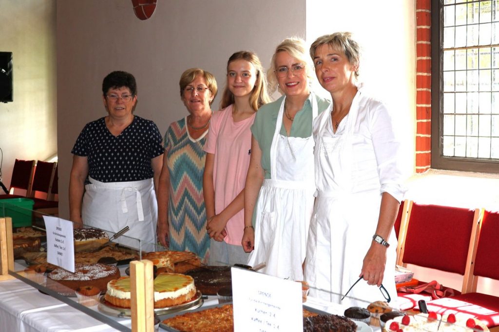 Havelberg: Domweihfest 2025: Der Kuchenbasar ist jedes Jahr ein Höhepunkt. Dank fleißiger Bäcker und einem guten Team.