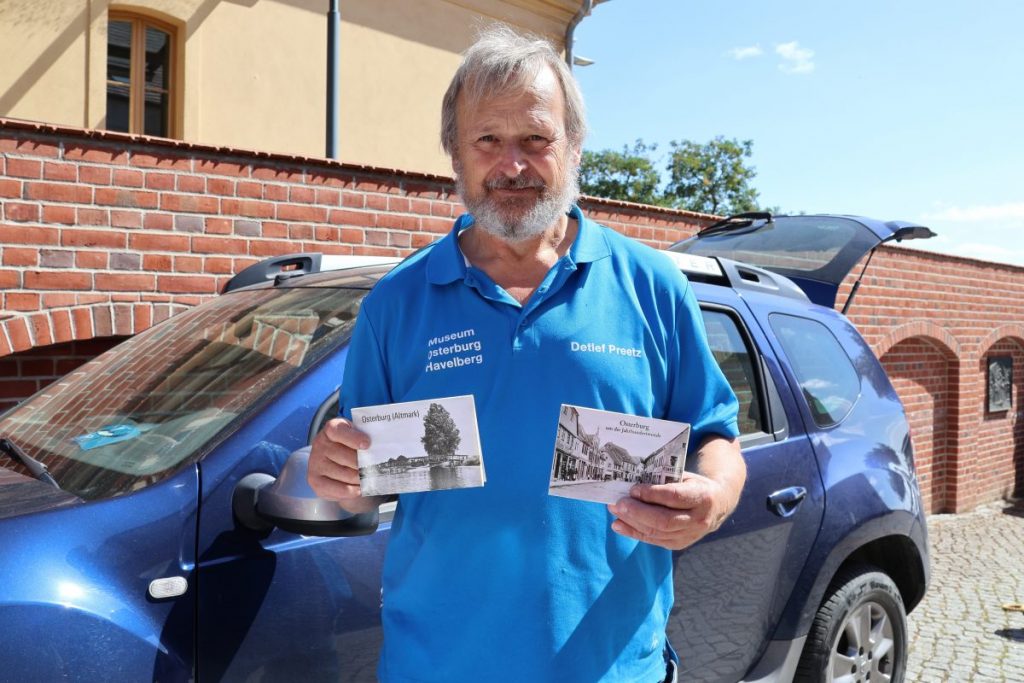 Havelberg Domweihfest 2025: Detlef Preetz, Mitarbeiter im Prignitz-Museum, stellte das Seilerhandwerk und Stadtgeschichtliches aus Osterburg vor.